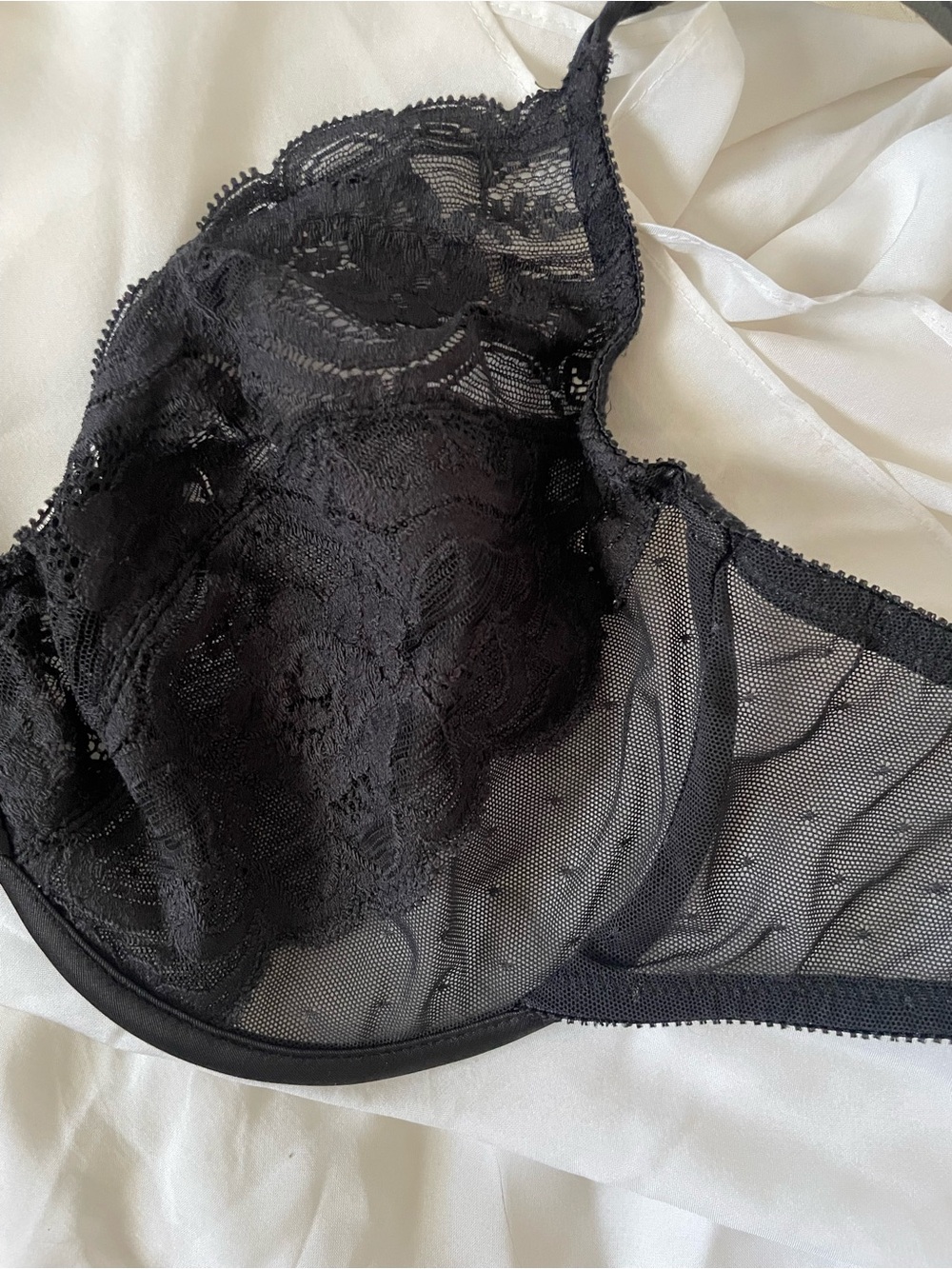 Vintage 90s Victorias Secret Black Lace Unlined Underwire Bra Criss Cross Bridge - Picture 5 of 6